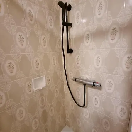 Donaublick 1 , Spitzfeldstr 1 Szálloda 3*