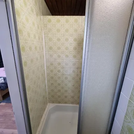 Donaublick 1 , Spitzfeldstr 1 Szálloda 3*