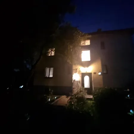 Donaublick 1 , Spitzfeldstr 1 Szálloda 3*