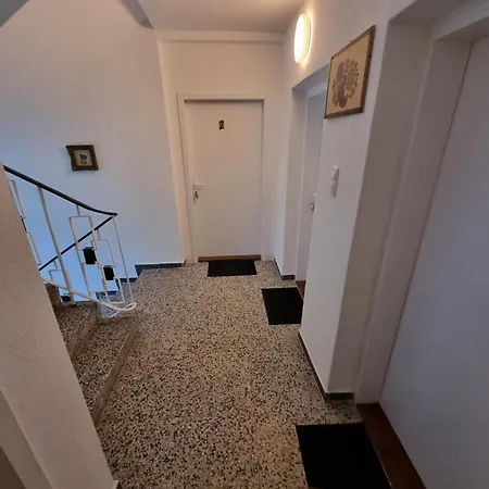 Donaublick 1 , Spitzfeldstr 1 Szálloda