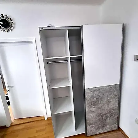 Donaublick 1 , Spitzfeldstr 1 Szálloda