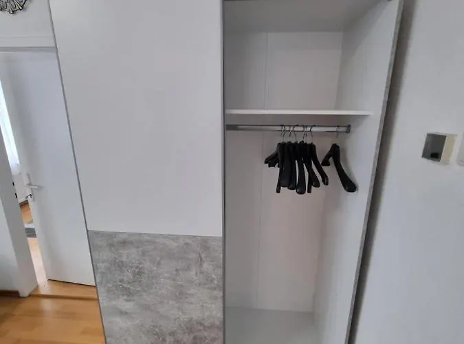 Otel Donaublick 1 , Spitzfeldstr 1 Grein