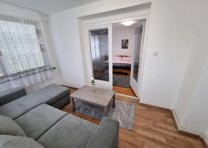 Donaublick 1 , Spitzfeldstr 1 Otel