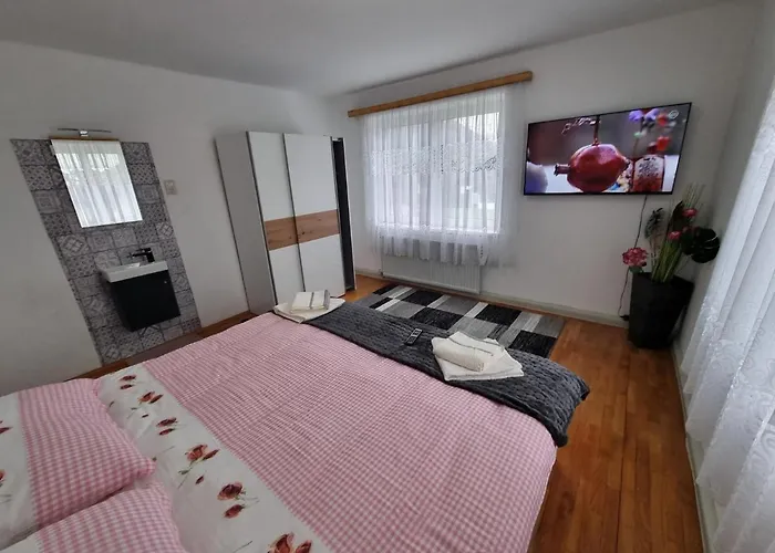 Donaublick 1 , Spitzfeldstr 1