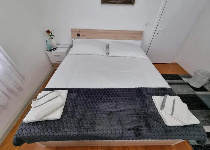 Otel Donaublick 1 , Spitzfeldstr 1