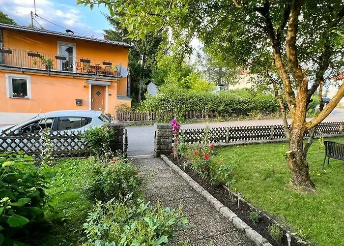 Donaublick 1 , Spitzfeldstr 1 Otel