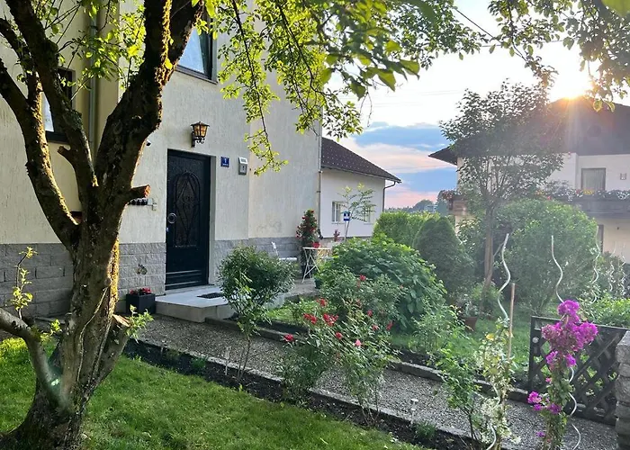 Donaublick 1 , Spitzfeldstr 1