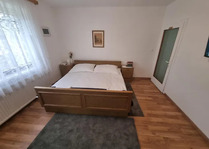 Otel Donaublick 1 , Spitzfeldstr 1