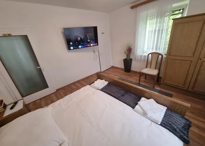 Otel Donaublick 1 , Spitzfeldstr 1 3*