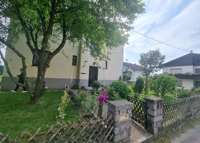 Donaublick 1 , Spitzfeldstr 1 Otel