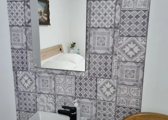 Donaublick 1 , Spitzfeldstr 1