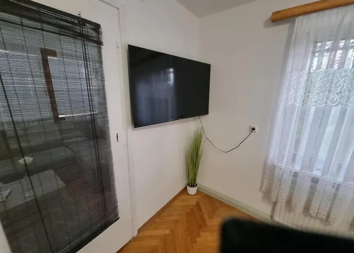 Otel Donaublick 1 , Spitzfeldstr 1