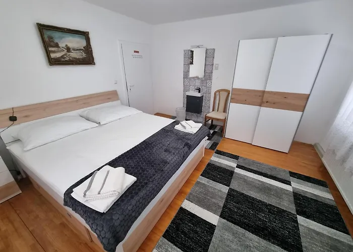 Donaublick 1 , Spitzfeldstr 1 Otel 3*