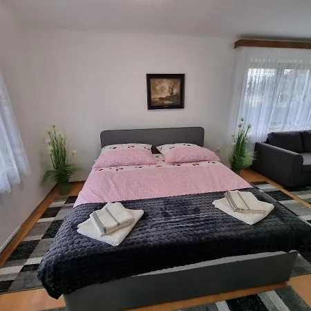 Donaublick 1 , Spitzfeldstr 1 Hotel 3*