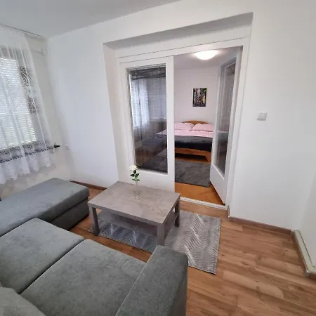 Donaublick 1 , Spitzfeldstr 1 Hotel