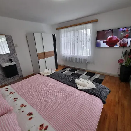 Donaublick 1 , Spitzfeldstr 1