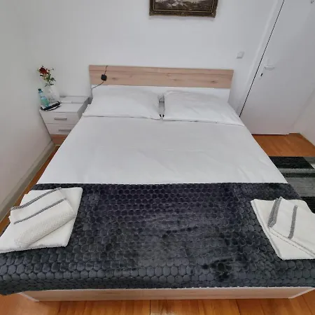 Hotel Donaublick 1 , Spitzfeldstr 1