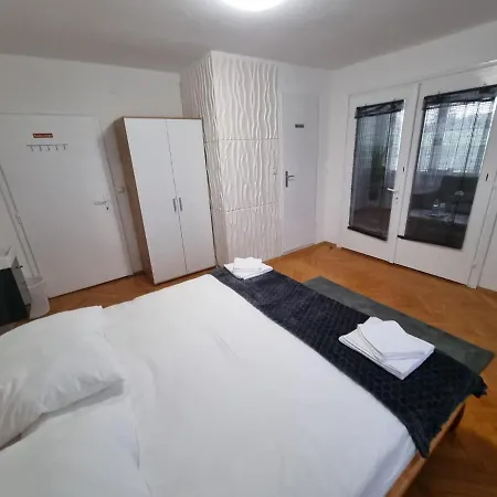 Donaublick 1 , Spitzfeldstr 1 3*