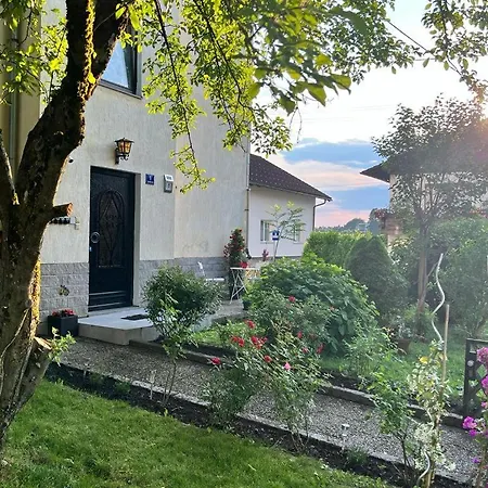 Donaublick 1 , Spitzfeldstr 1