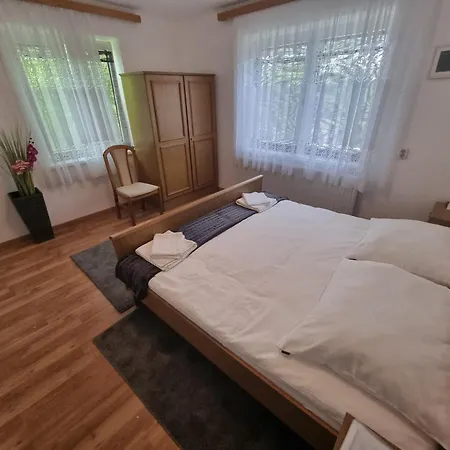 Donaublick 1 , Spitzfeldstr 1 Hotel 3*