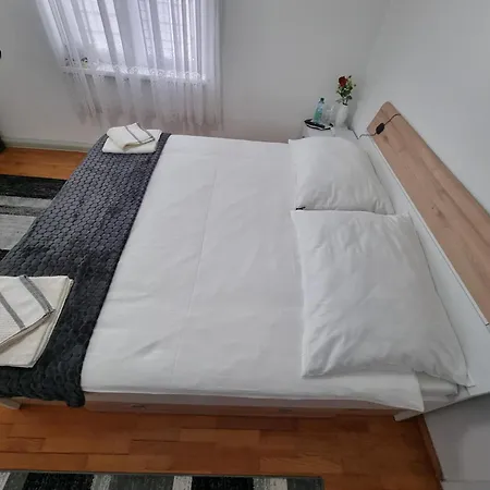 Donaublick 1 , Spitzfeldstr 1 Hotel