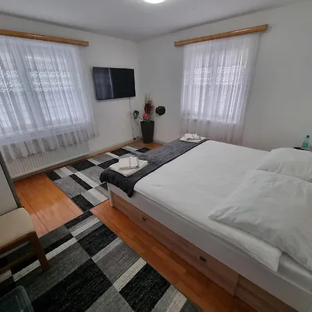 Donaublick 1 , Spitzfeldstr 1 Hotel 3*