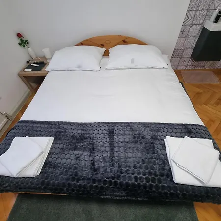 Donaublick 1 , Spitzfeldstr 1 Hotel