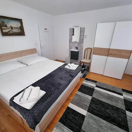 Donaublick 1 , Spitzfeldstr 1 Hotel 3*
