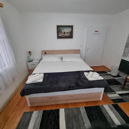 Hotel Donaublick 1 , Spitzfeldstr 1
