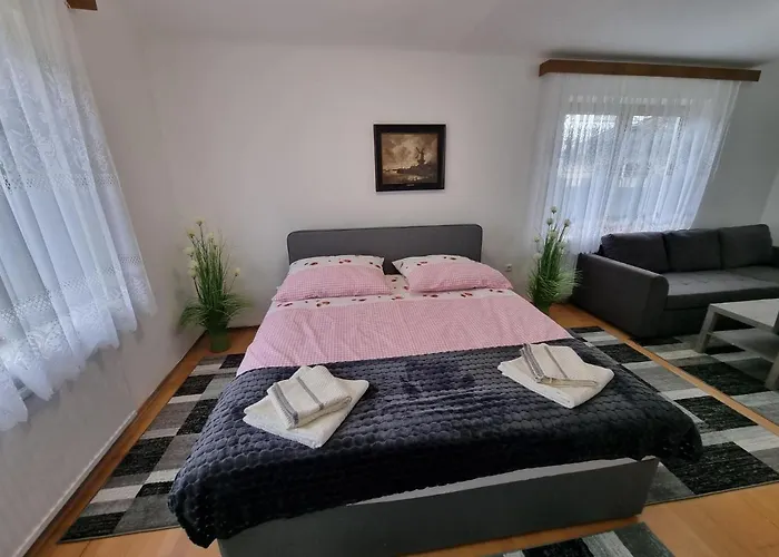 Donaublick 1 , Spitzfeldstr 1 Hotel 3*