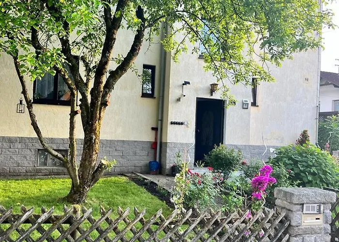 Donaublick 1 , Spitzfeldstr 1 Hotel