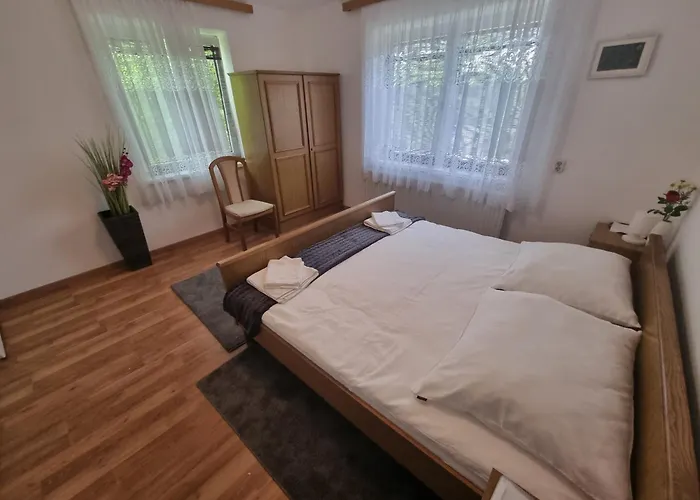 Donaublick 1 , Spitzfeldstr 1 Hotel 3*