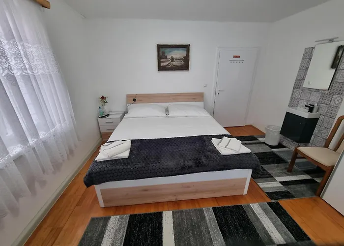 Hotel Donaublick 1 , Spitzfeldstr 1